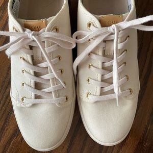 Toms trvl lite tennis shoes. Almost brand new. Light tan.